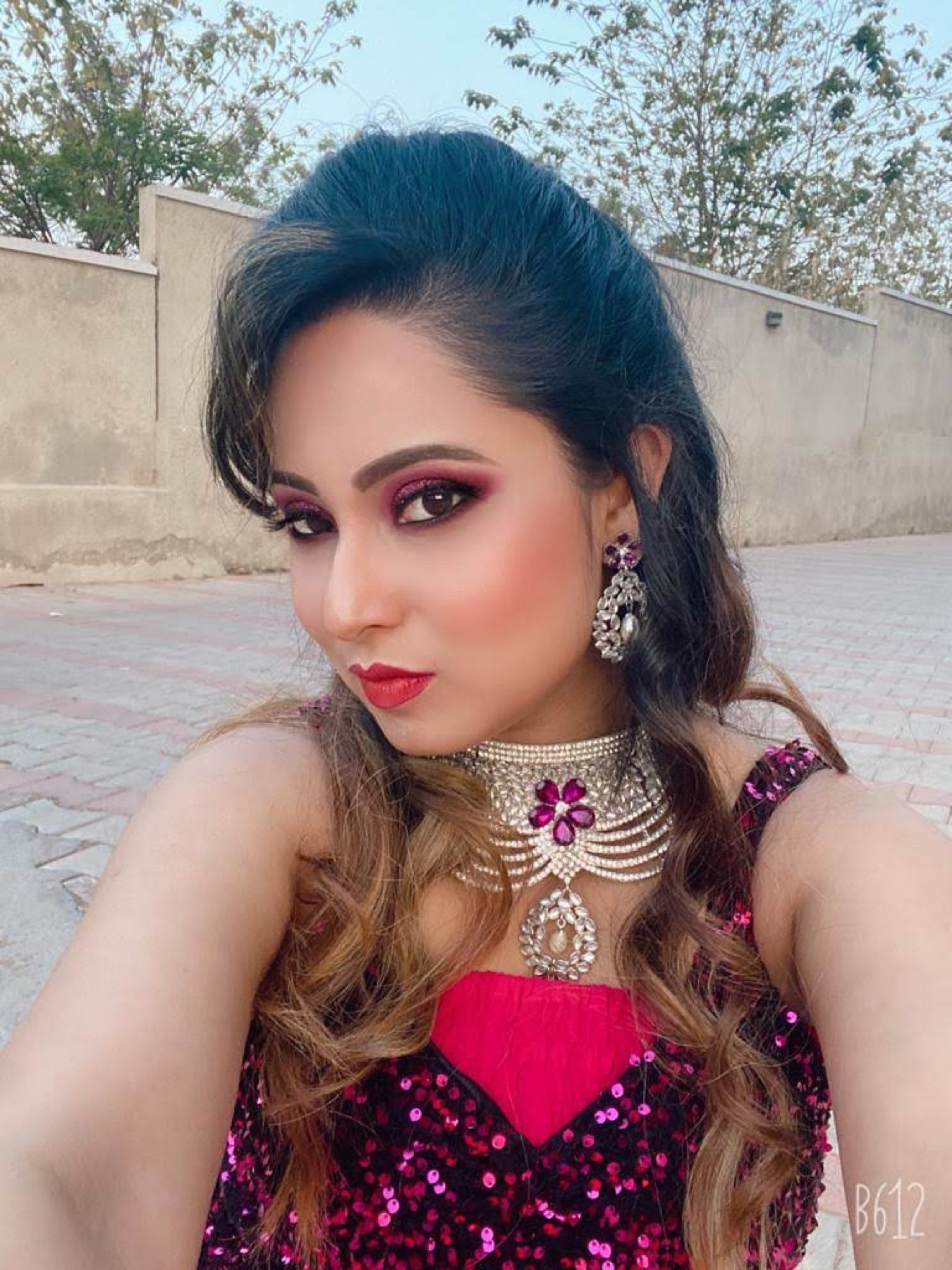 Evening makeup with magenta eyes, defined brows and softly curled hair